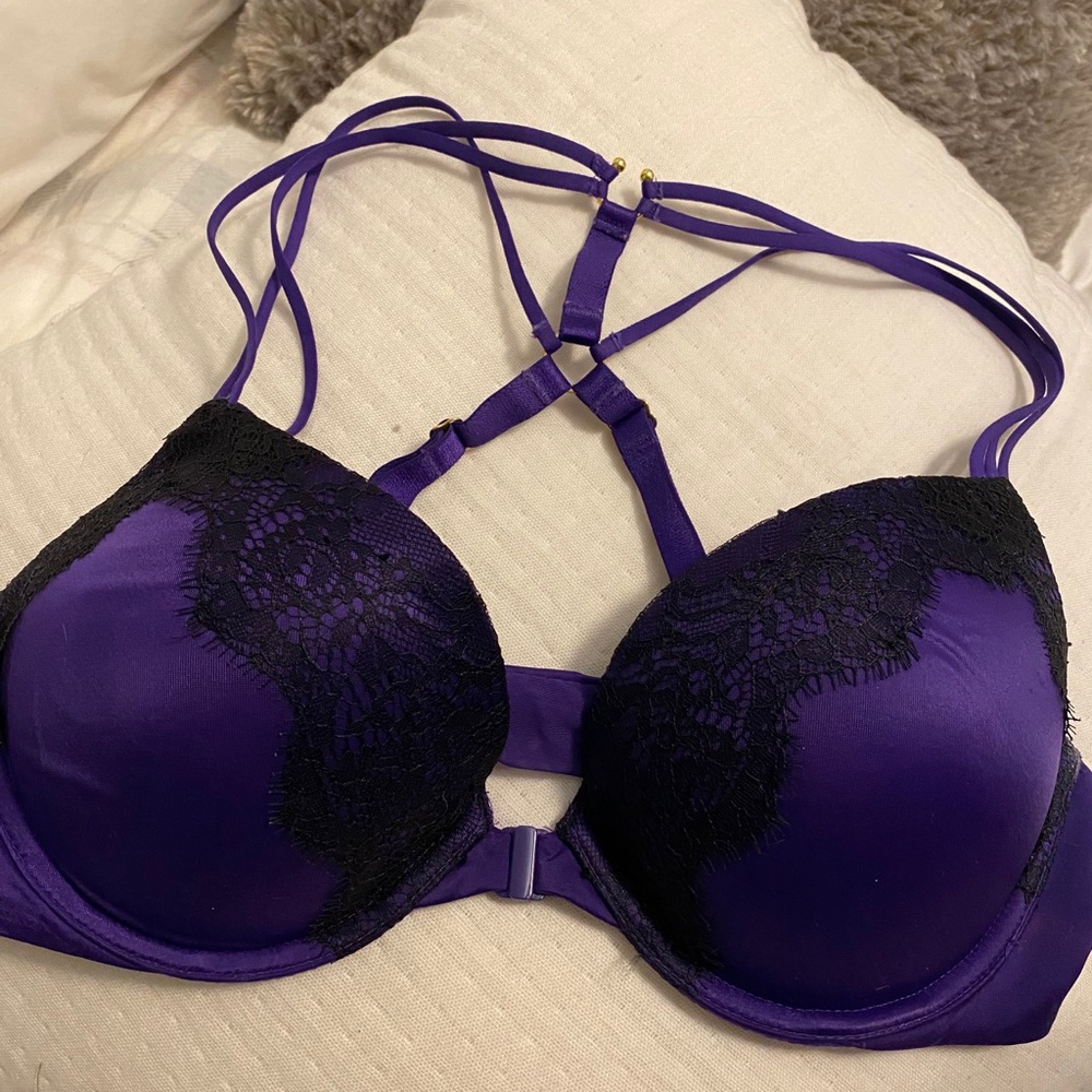Victoria Secret Very Sexy snap front bra